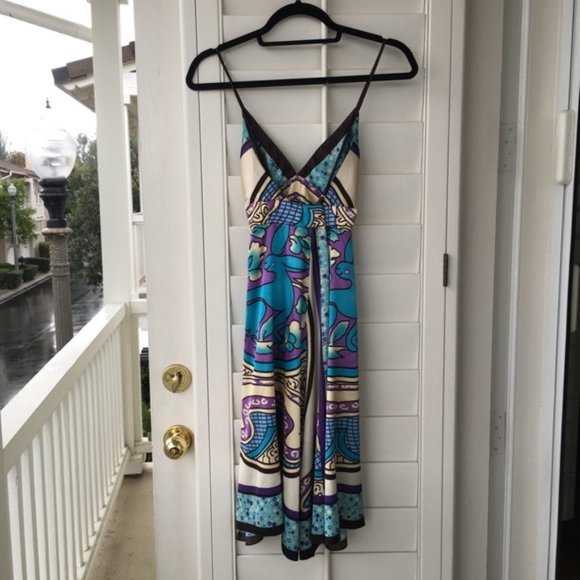 Beautiful Handkerchief skirt dress - Picture 4 of 9